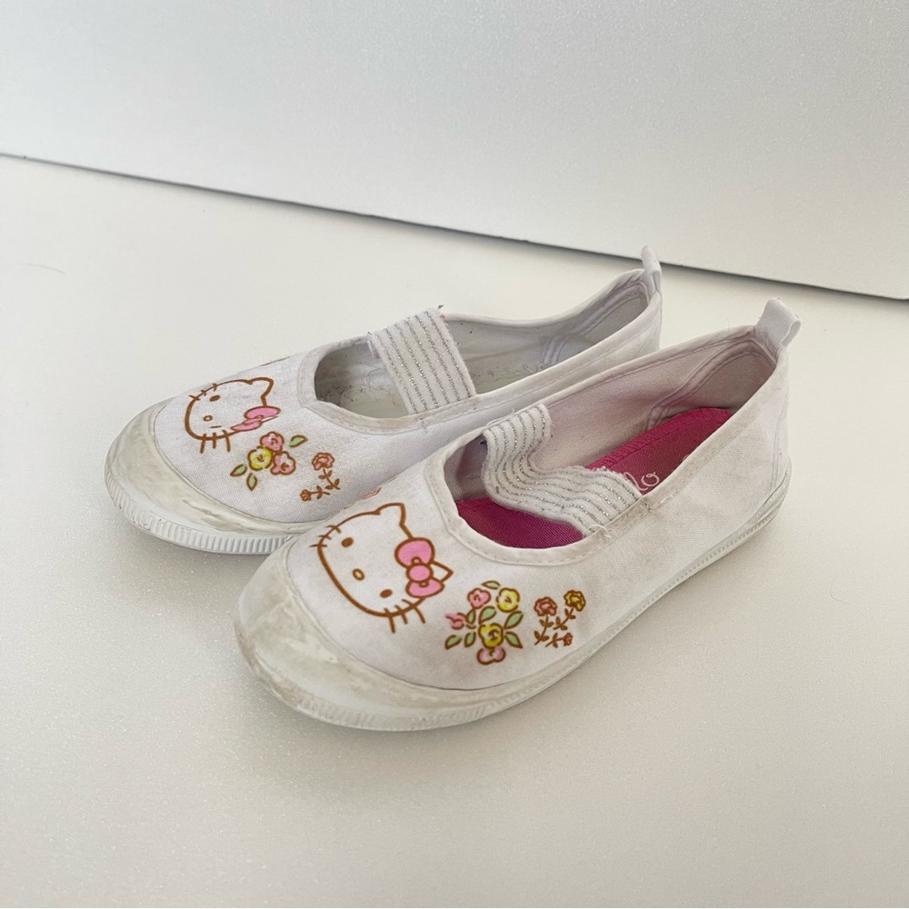 Hello Kitty Kids/Girls Mary Jane style Sneaker Shoes with Elastic. Size 180MM.